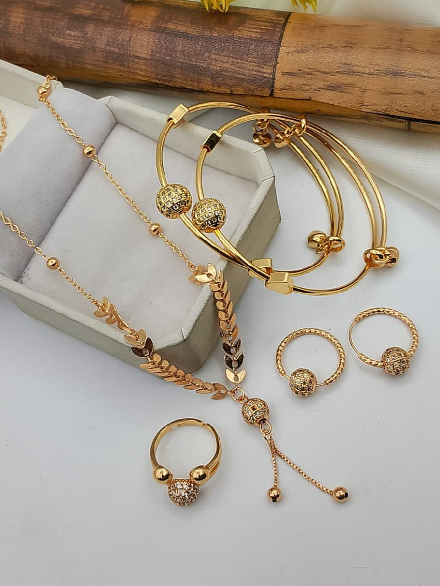 Beautiful Gold-Plated Zircon Work Ball Combo Set
