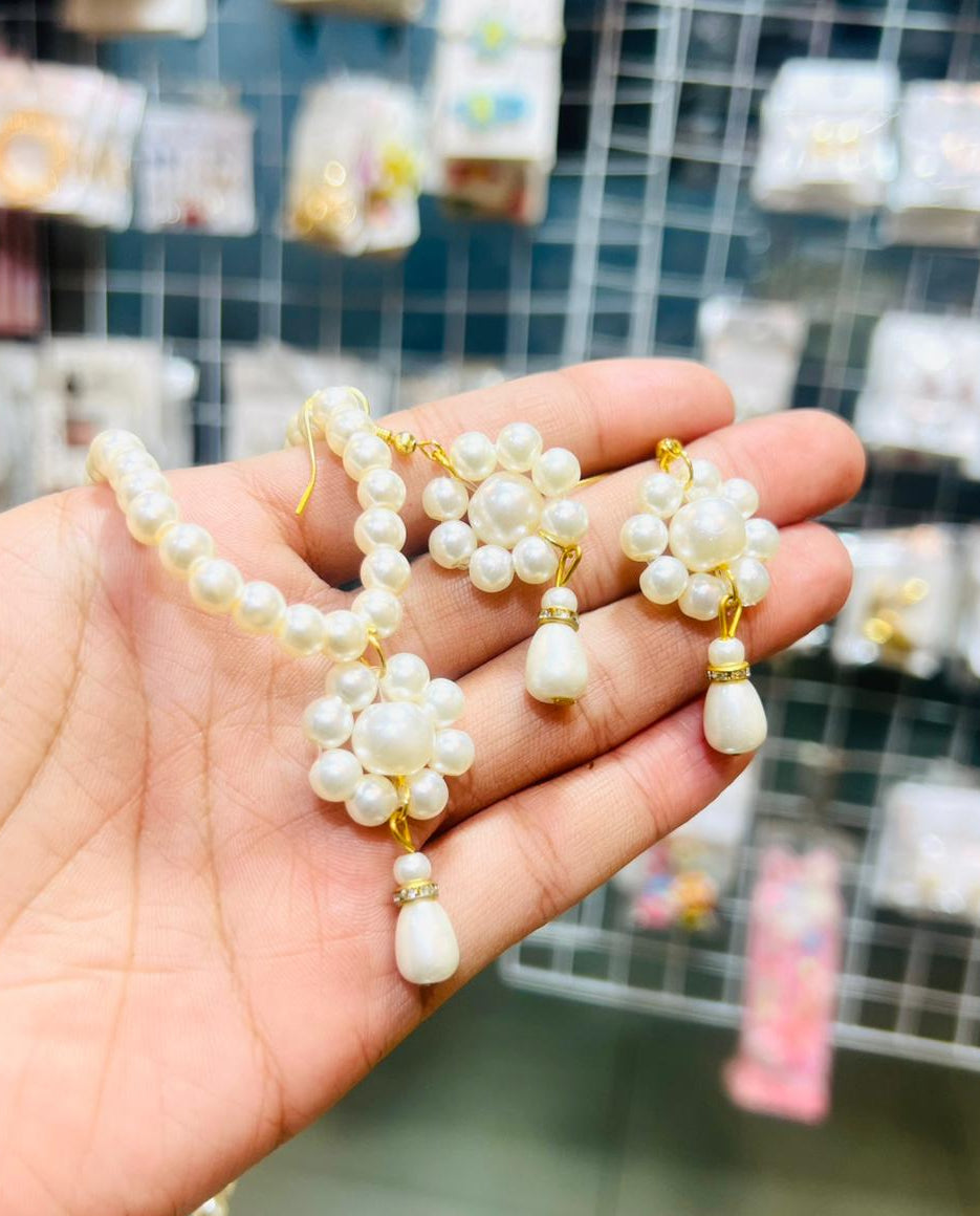 Elegant Pearl Necklace Set