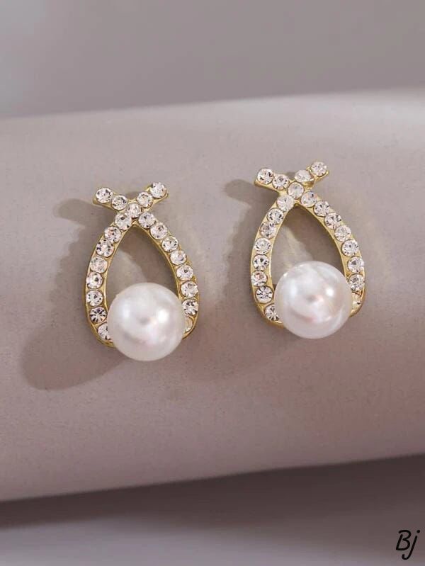 Minimal Fancy Pearl Studs