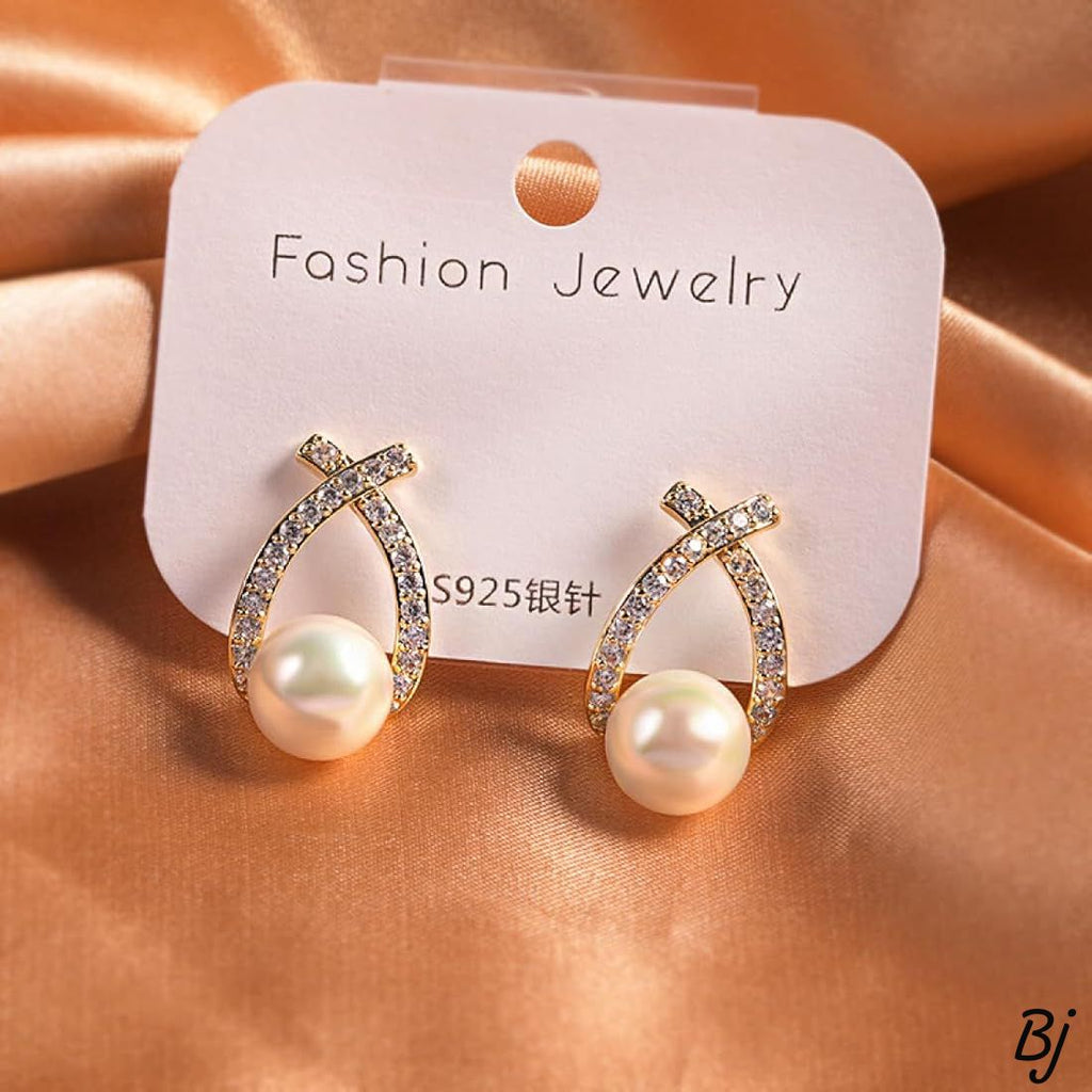 Minimal Fancy Pearl Studs