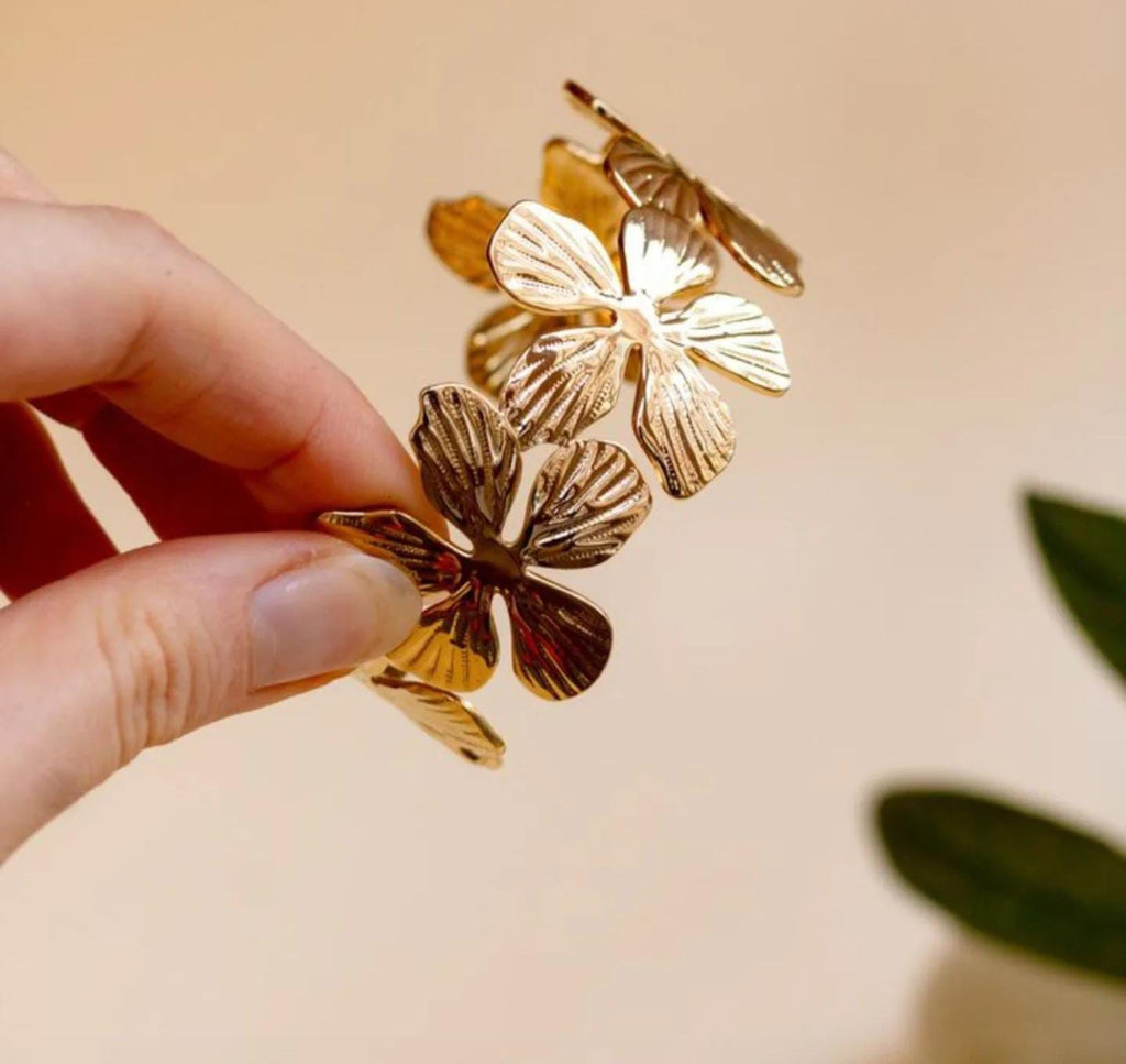 Flower Shaped Stainless Steel Handcuff Bracelet