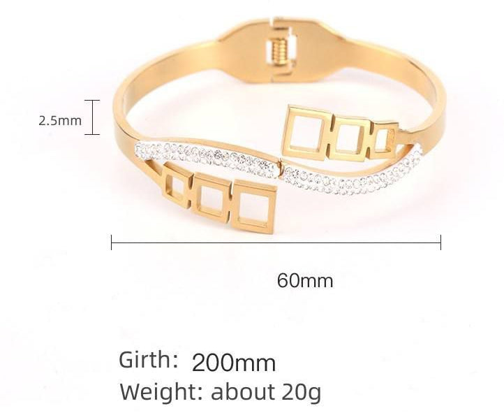 Gold-Toned Bracelet with an Elegant Geometric Design
